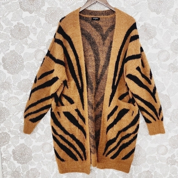 Storia Sweaters - Anthropologie Storia Tiger Printed Open front Fuzzy Sweater Long Cardigan M
